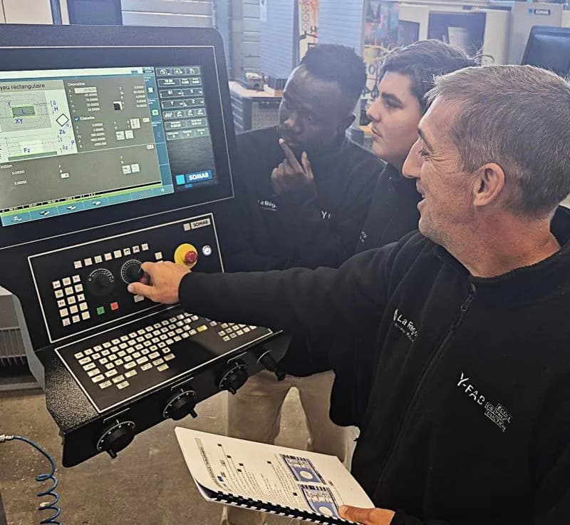 Y-FAB recrute un formateur en usinage